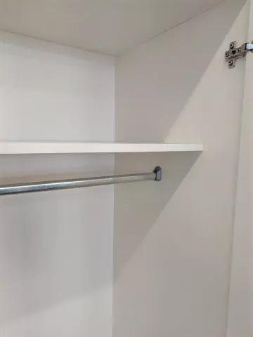 �atn�kov� skri�a Abba, biela, �atn�kov� ty� a police