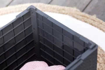 Multifunk�n� st�l s �lo�n�m boxom VIGO